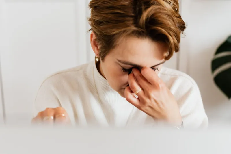 Ferro Basso e Affaticamento Cronico: Il Segnale Silenzioso che Troppe Donne Ignorano