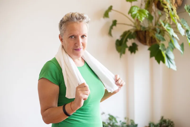 Menopausa e Secchezza Vaginale: Come Isoflavoni, Collagene Marino e Acido Ialuronico Agiscono Dove gli Estrogeni Topici Non Arrivano